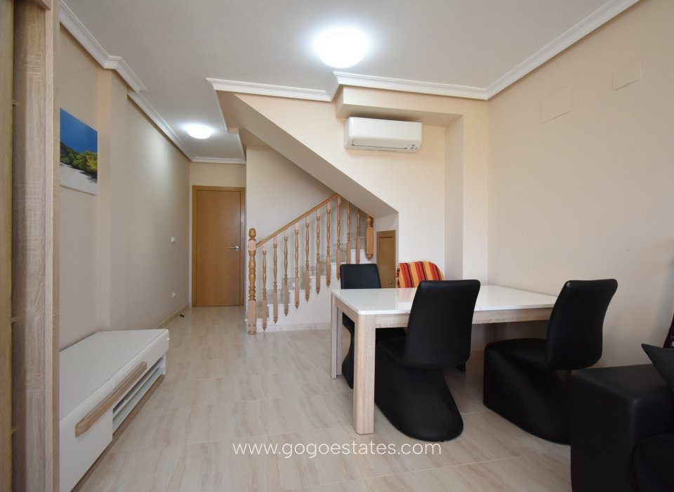 Alquiler a largo plazo - Villa / Chalet - Orihuela