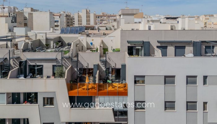 Appartement - Appartement op de bovenste verdieping - Te koop - Torrevieja - Torrevieja Centro