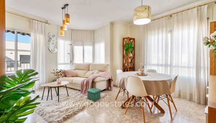 Appartement - Appartement op de middelste verdieping - Te koop - Torrevieja - Torrevieja Centro