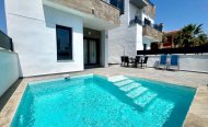 Haus - Freistehende Villa - Wiederverkauf - Torrevieja - RSO-48134
