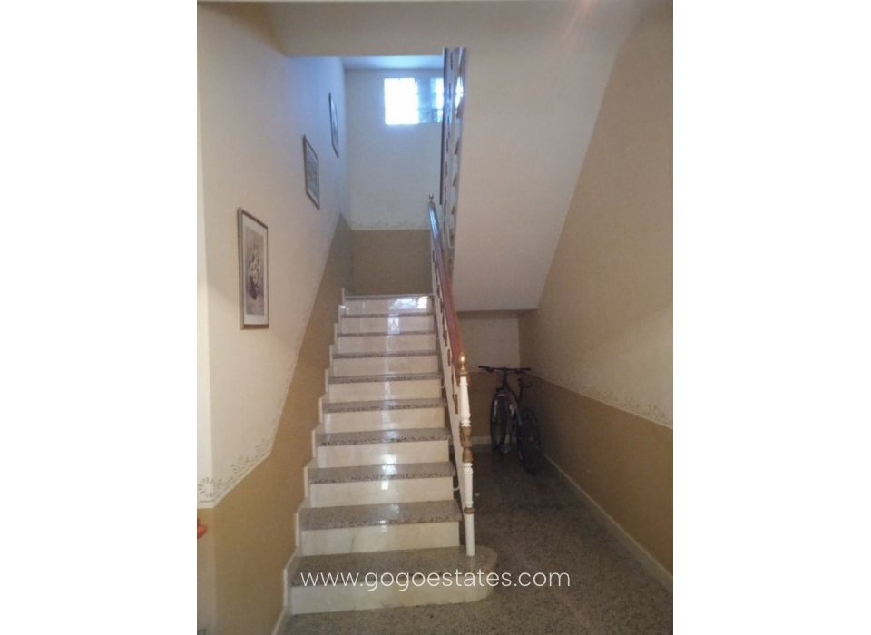 Resale - Apartamento - Cuevas del Campo - Granada