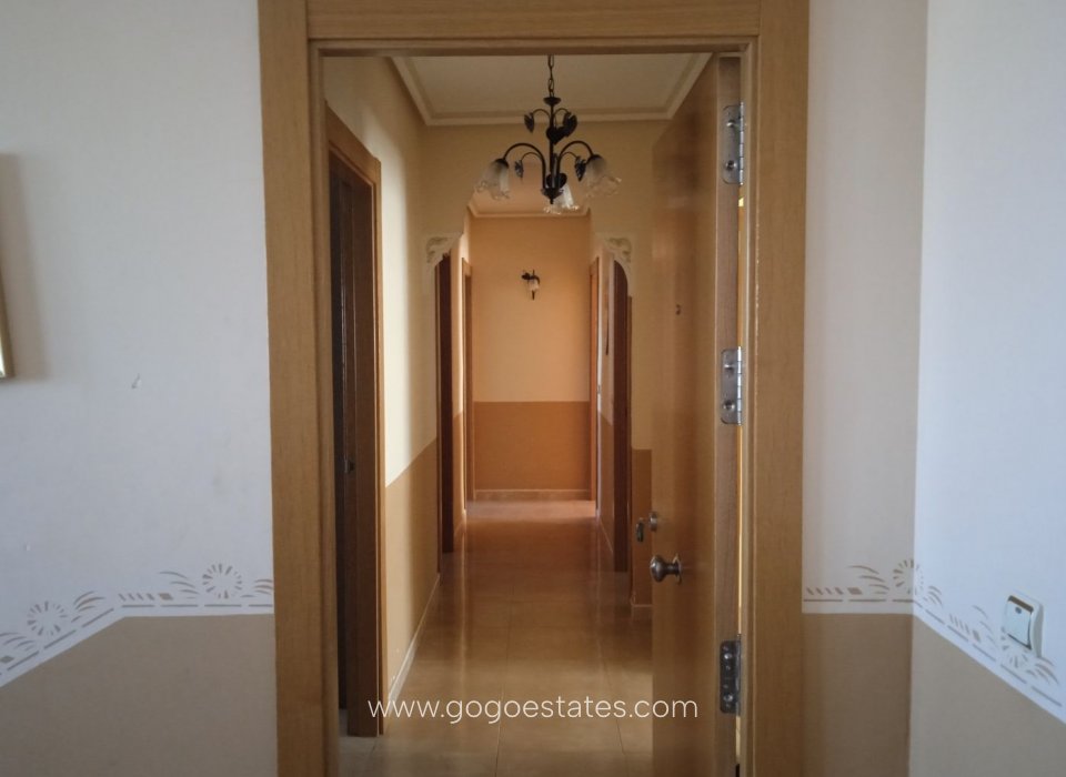 Resale - Apartamento - Cuevas del Campo - Granada