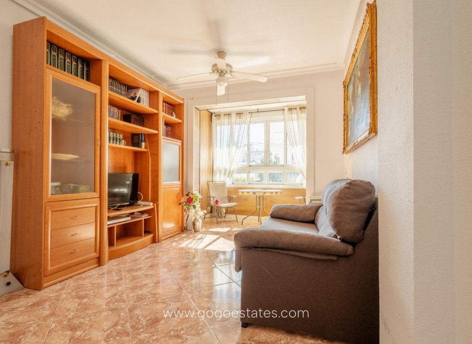 Resale - Apartment / Flat - Torrevieja - Centro