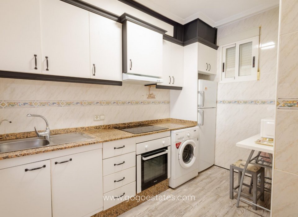 Resale - Apartment / Flat - Torrevieja - Centro