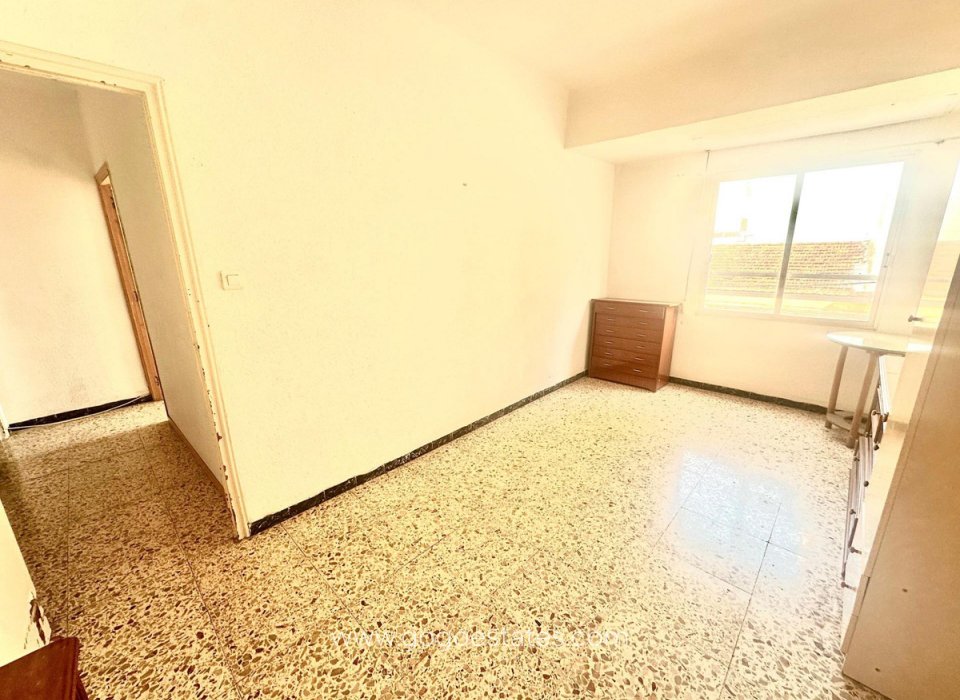 Resale - Apartment - Middle Floor Apartment - Alicante - Alicante Centro