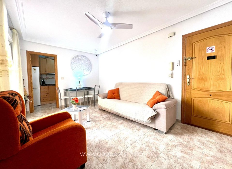 Resale - Apartment - Middle Floor Apartment - Torrevieja - Aguas Nuevas