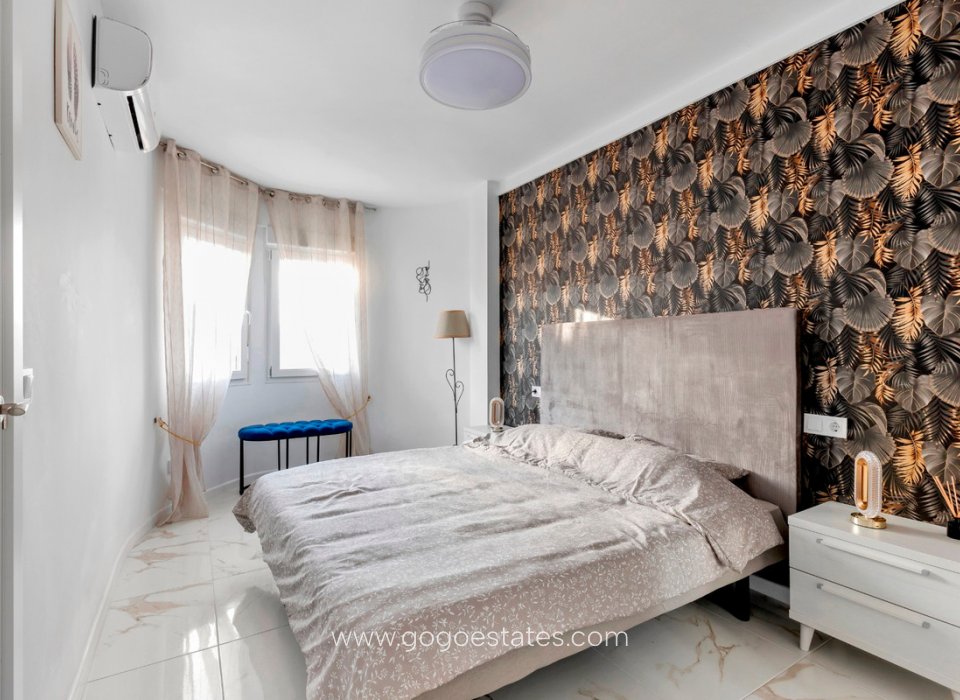 Resale - Apartment - Middle Floor Apartment - Torrevieja - La Mata