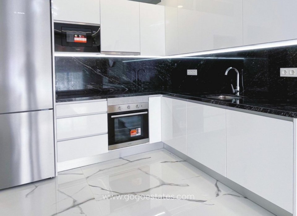 Resale - Apartment - Middle Floor Apartment - Torrevieja - Playa del Cura