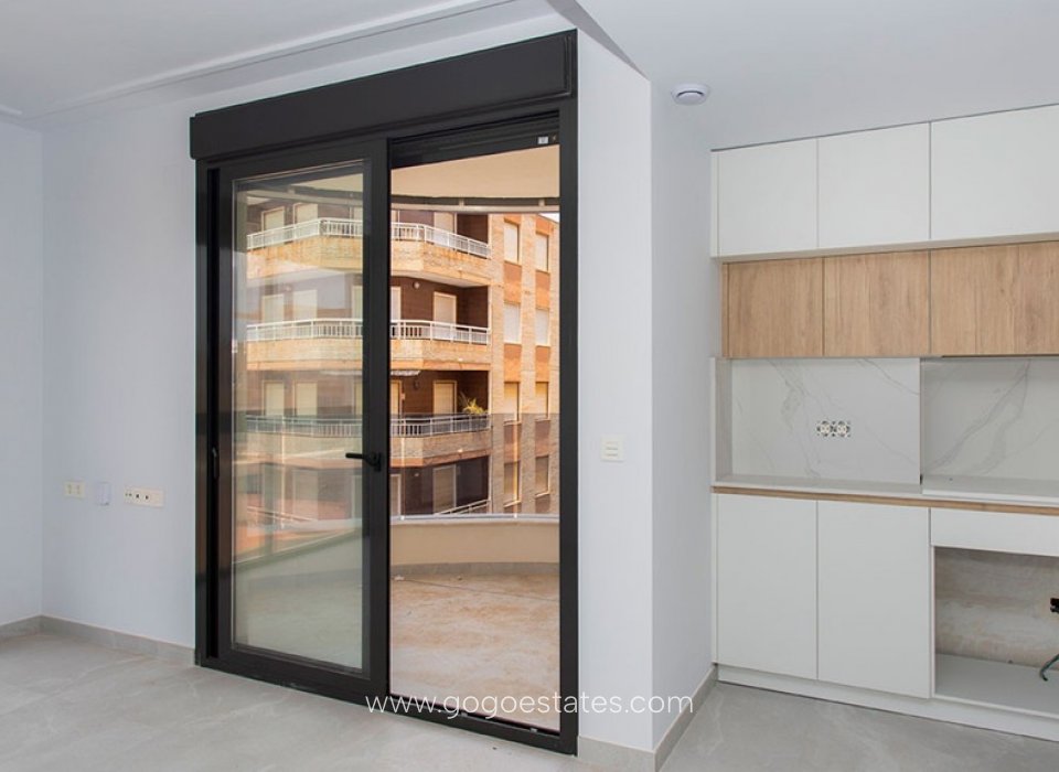 Resale - Apartment - Middle Floor Apartment - Torrevieja - Playa del Cura