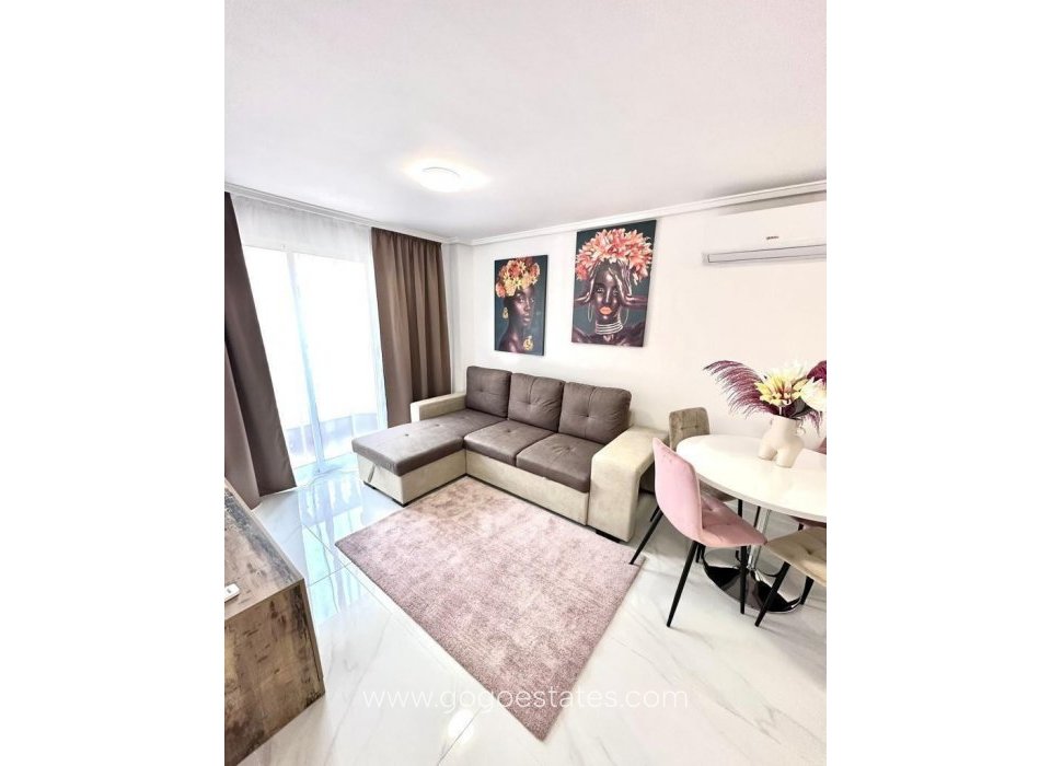 Resale - Apartment - Middle Floor Apartment - Torrevieja - Playa del Cura