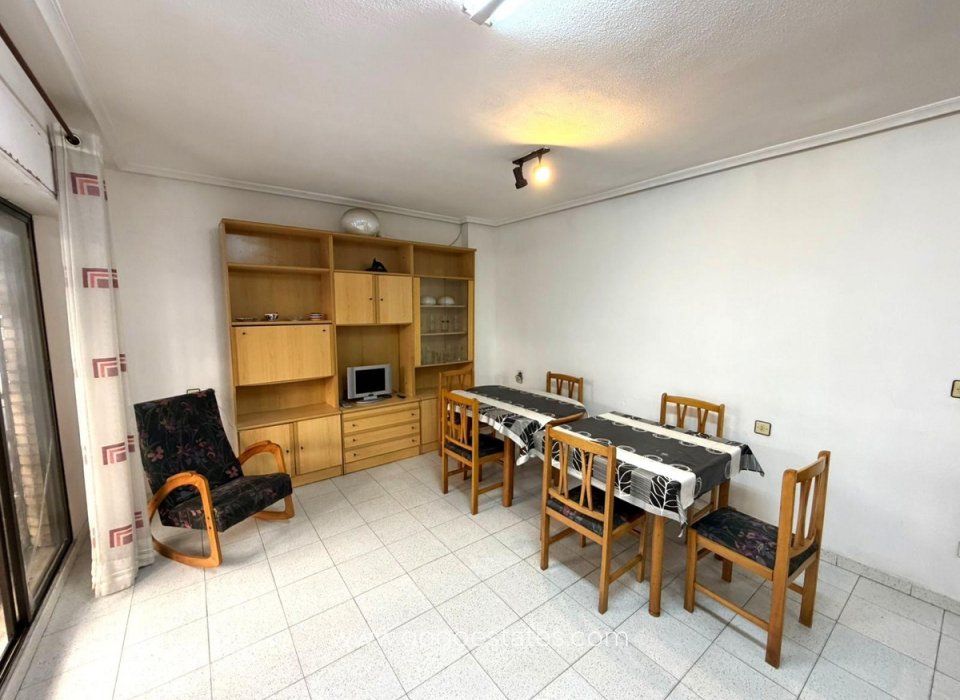 Resale - Apartment - Middle Floor Apartment - Torrevieja - Playa del Cura