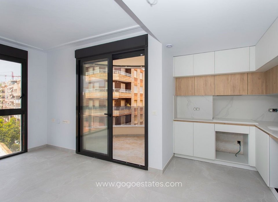 Resale - Apartment - Middle Floor Apartment - Torrevieja - Torrevieja Centro