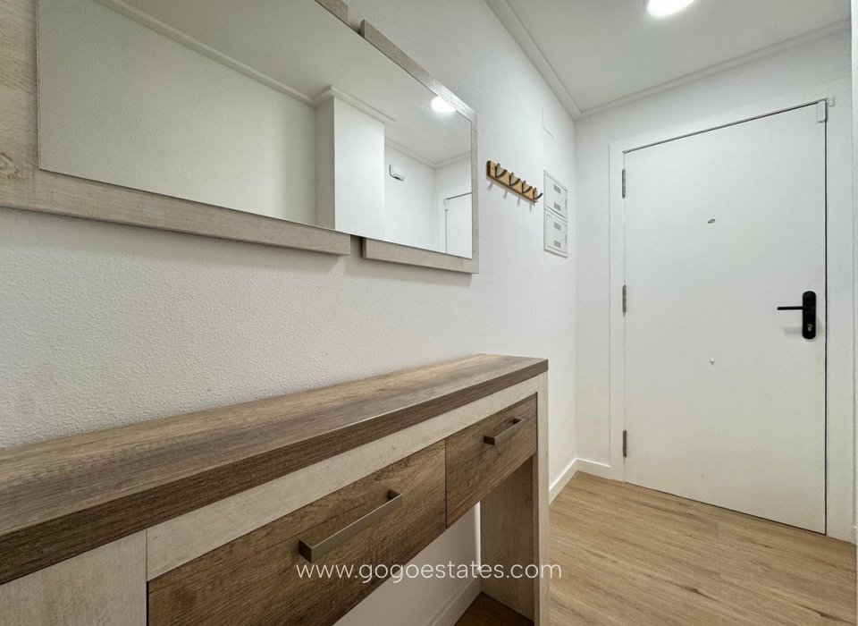 Resale - Apartment - Middle Floor Apartment - Torrevieja - Torrevieja Centro