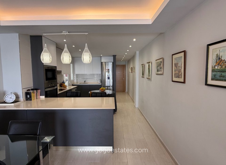 Resale - Apartment - Middle Floor Apartment - Torrevieja - Torrevieja Centro