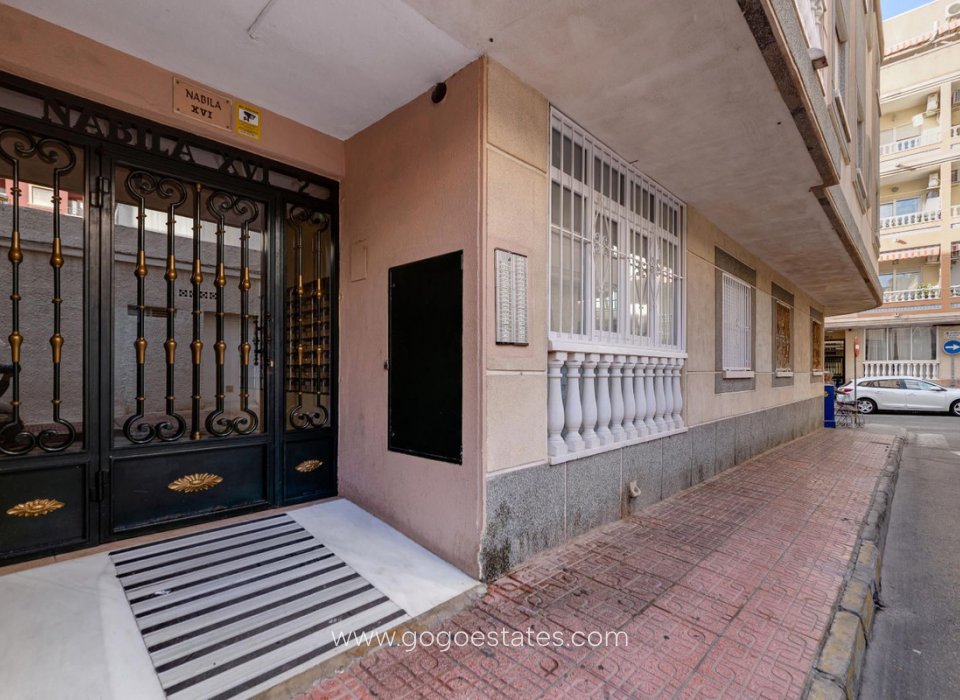 Resale - Apartment - Middle Floor Apartment - Torrevieja - Torrevieja Centro