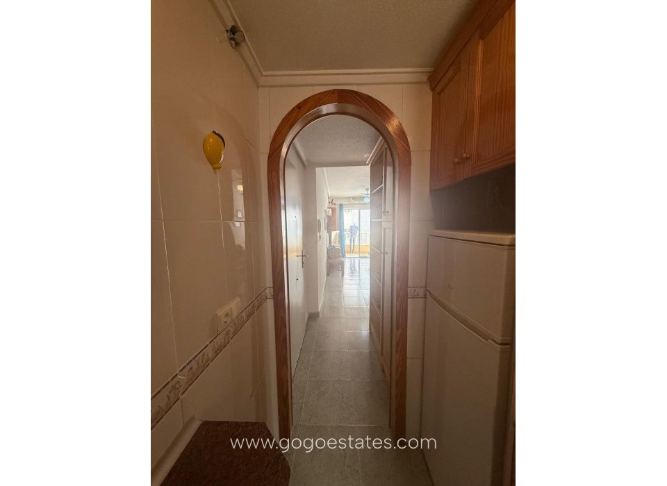 Resale - Apartment - Middle Floor Apartment - Torrevieja - Torrevieja Centro