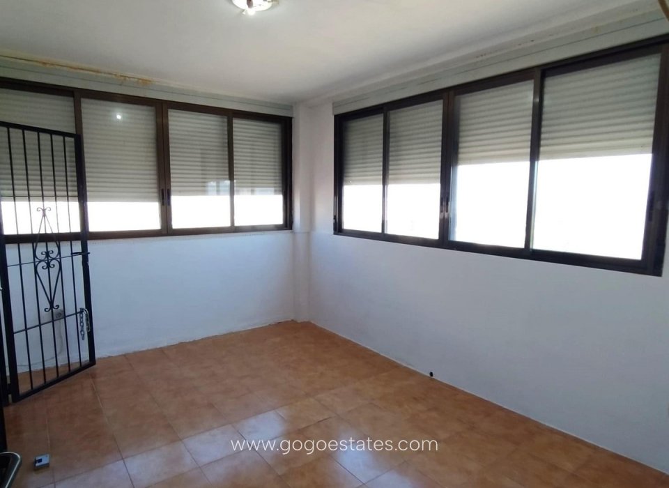 Resale - Apartment - Middle Floor Apartment - Torrevieja - Torrevieja Centro