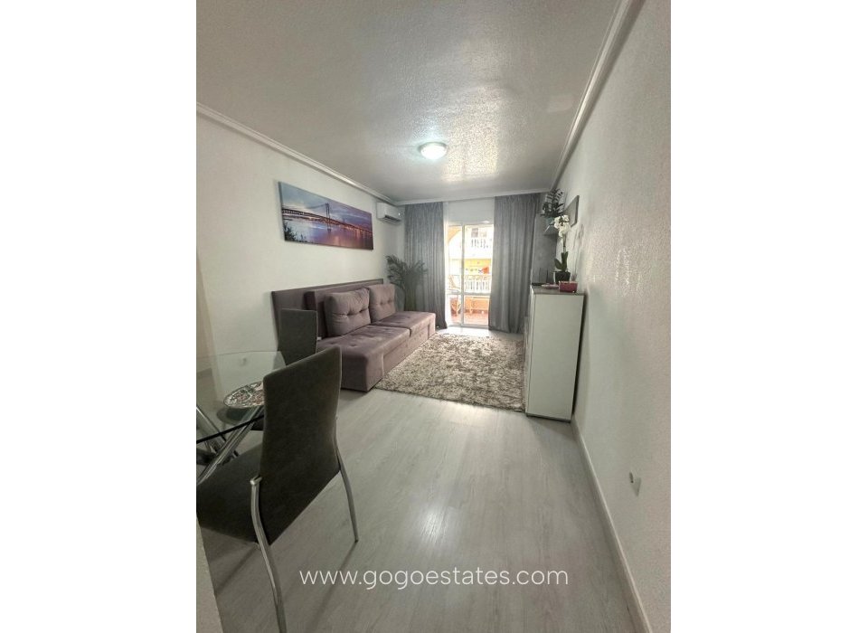 Resale - Apartment - Middle Floor Apartment - Torrevieja - Torrevieja Centro