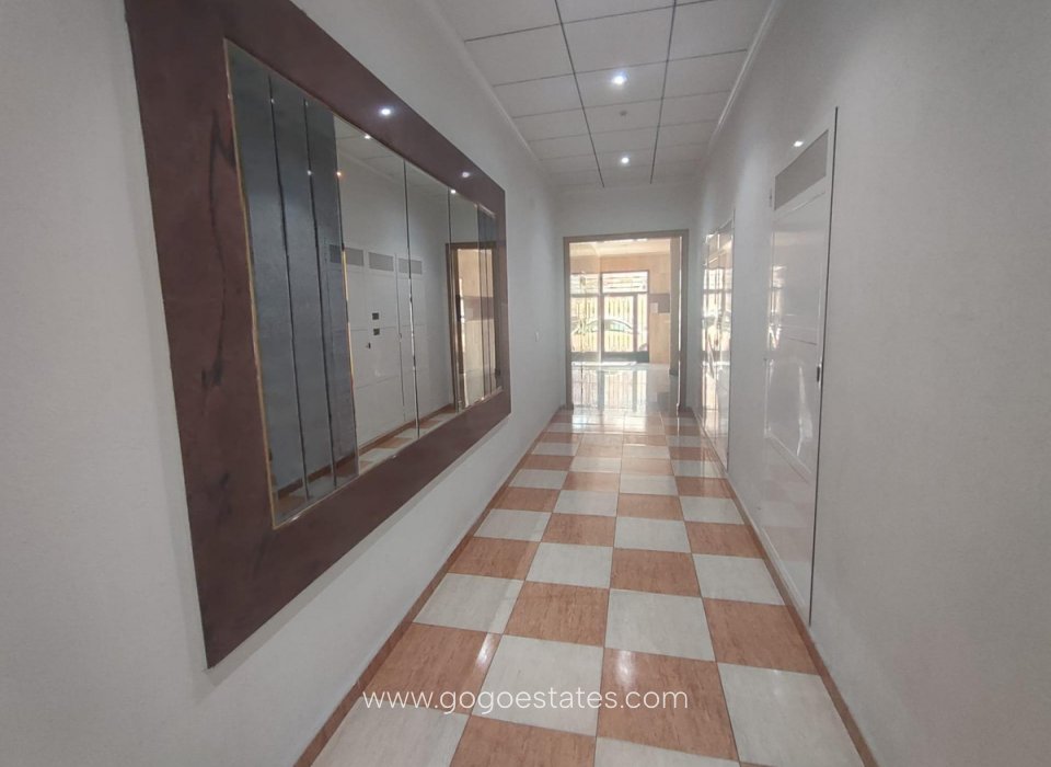 Resale - Apartment - Middle Floor Apartment - Torrevieja - Torrevieja Centro