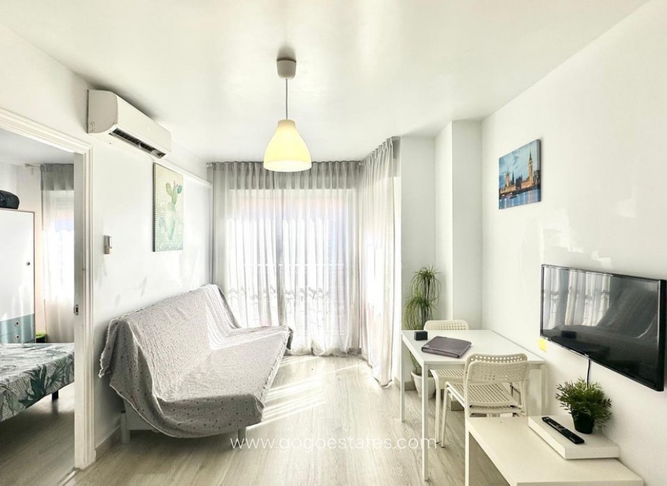 Resale - Apartment - Middle Floor Apartment - Torrevieja - Torrevieja Centro