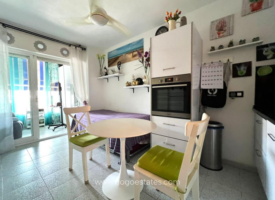 Resale - Apartment - Middle Floor Studio - Torrevieja - Torrevieja Centro