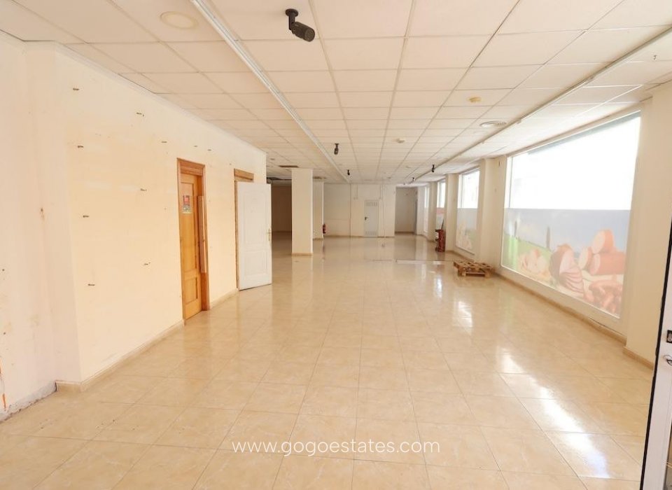Resale - Commercial - Commercial Premises - Torrevieja - Torrevieja Centro