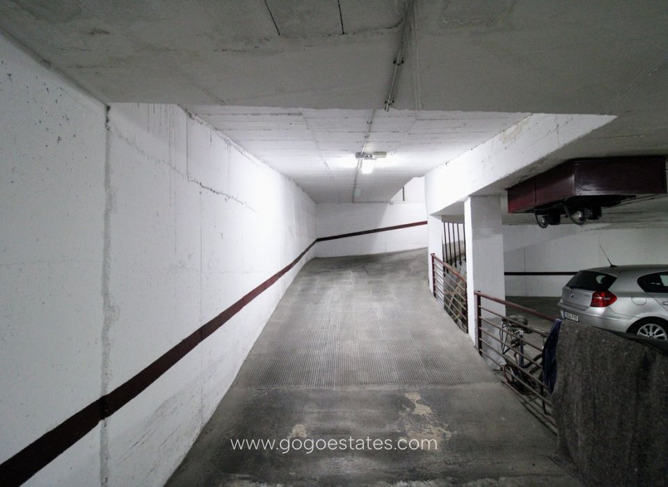 Resale - Commercial - Parking Space - Torrevieja - Torrevieja Centro