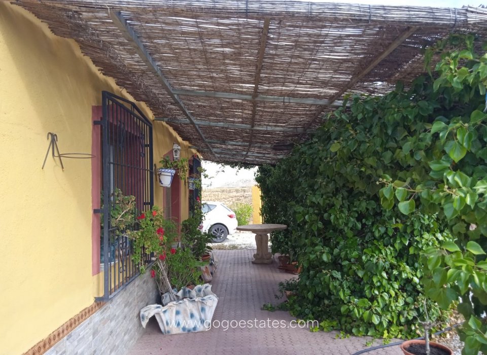Resale - Cortijo - Freila