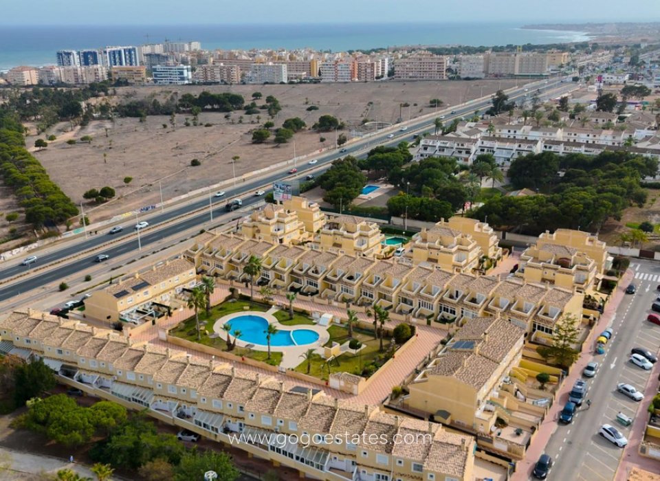 Resale - House - Bungalow - Torrevieja - Torrevieja Centro