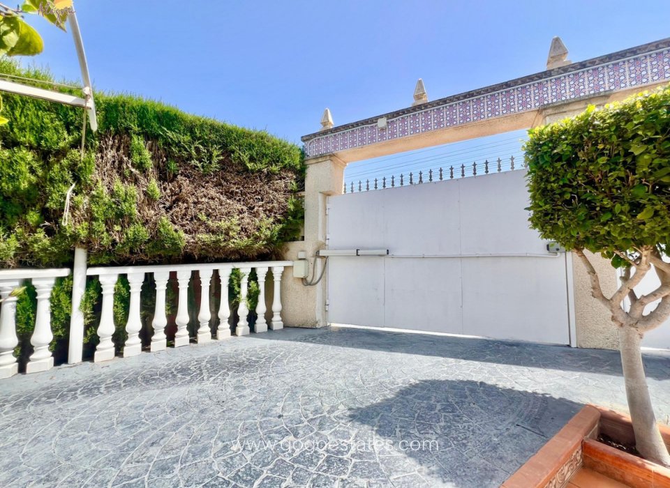 Resale - House - Bungalow - Torrevieja - Torrevieja Centro