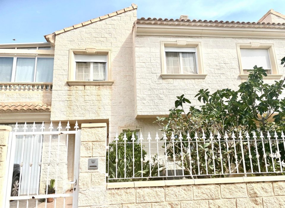 Resale - House - Detached Villa - l'Alfas del Pi - Albir