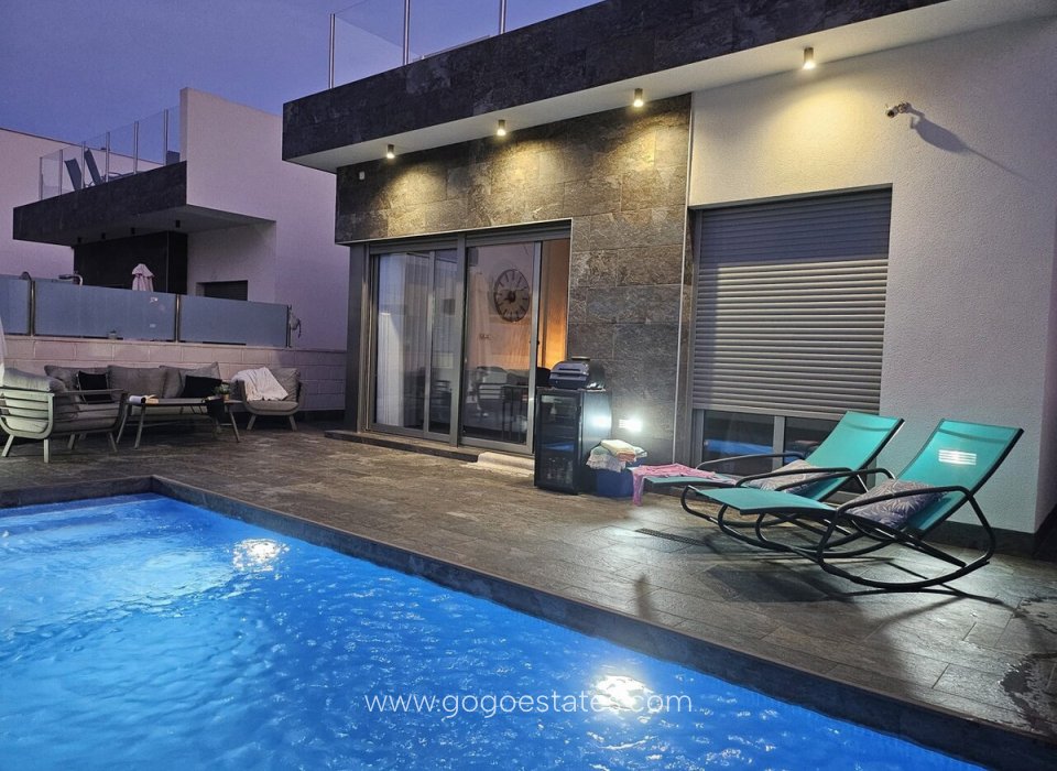 Resale - House - Detached Villa - Orihuela - Villamartin