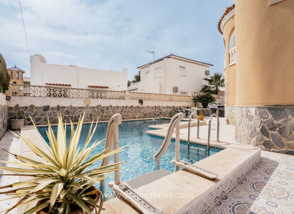 Resale - House - Detached Villa - Orihuela - Villamartin