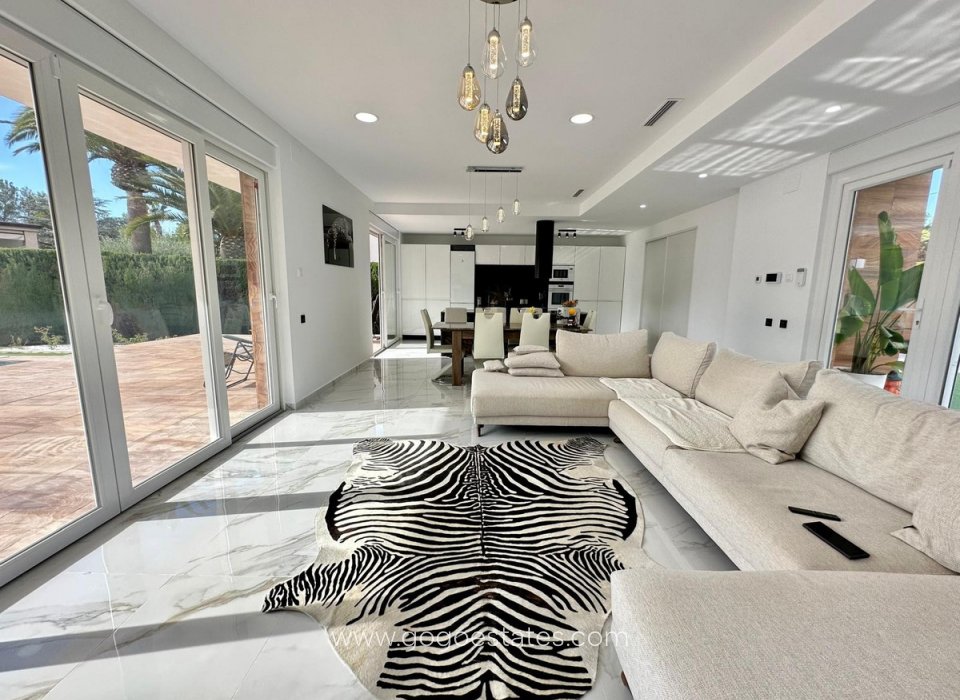 Resale - House - Detached Villa - Petrel - Petrer