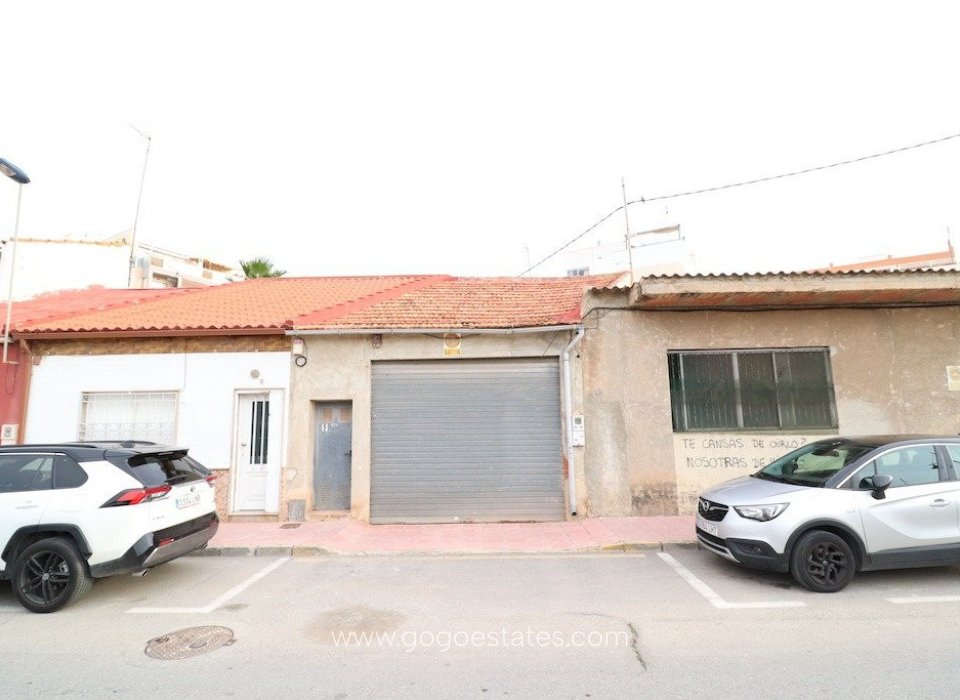 Resale - House - Detached Villa - Torrevieja - Torrevieja Centro