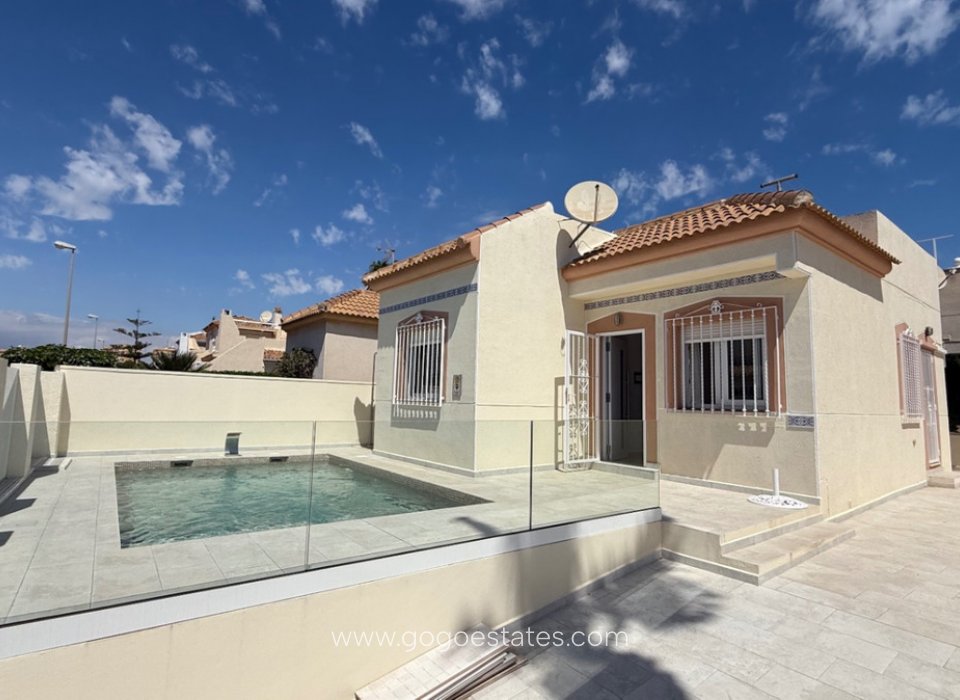 Resale - House - Detached Villa - Torrevieja - Torrevieja Centro