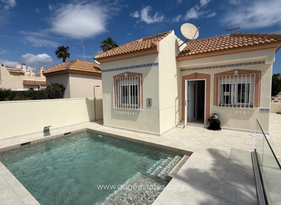 Resale - House - Detached Villa - Torrevieja - Torrevieja Centro