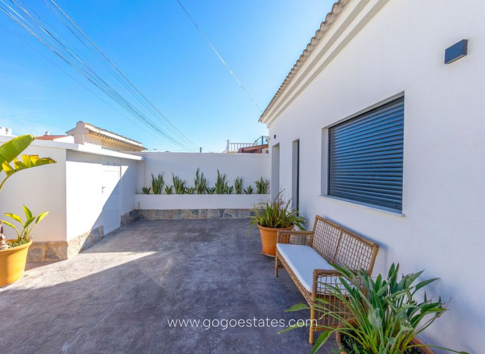 Resale - House - Detached Villa - Torrevieja - Torrevieja Centro