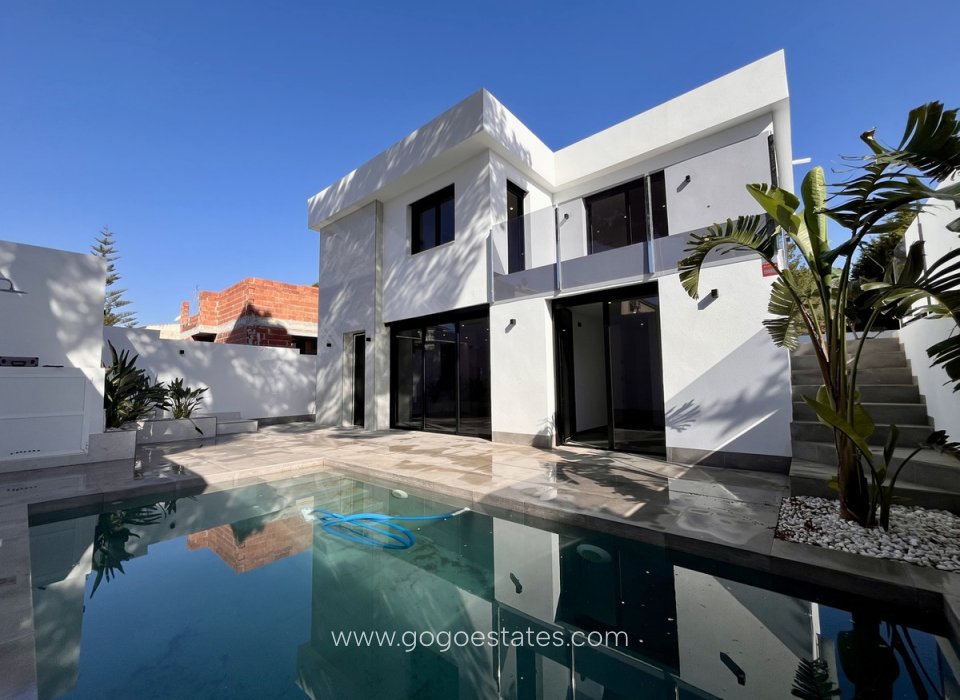 Resale - House - Detached Villa - Torrevieja - Torrevieja Centro