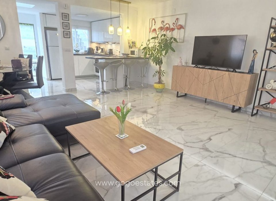 Resale - House - Semi-Detached House - Torrevieja - Torrevieja Centro