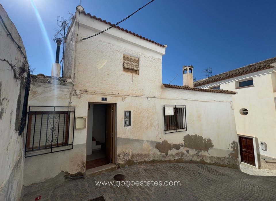 Resale - House - Townhouse - Seron