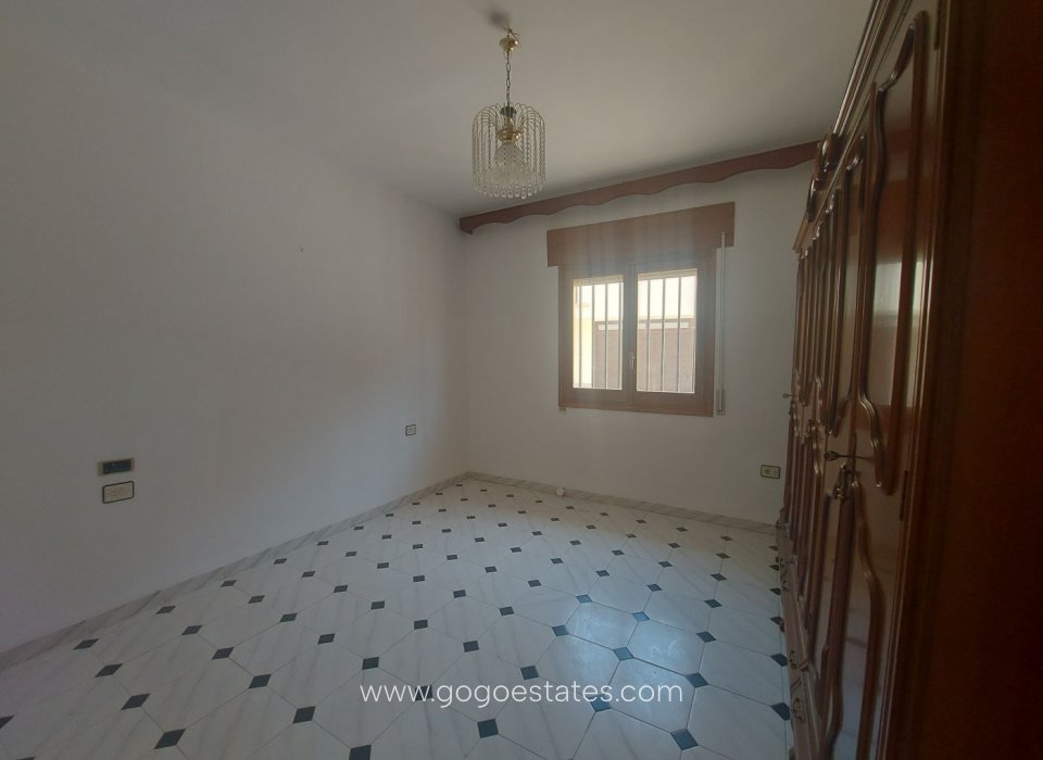 Resale - Semi-detached duplex - Cuevas del Campo - Granada