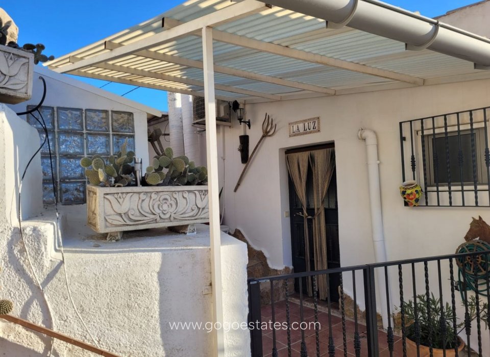 Resale - Villa - Cuevas del Campo - Granada