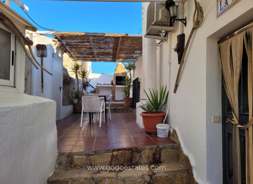 Resale - Villa - Cuevas del Campo - Granada