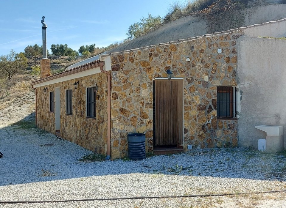 Resale - Villa - Cuevas del Campo - Granada