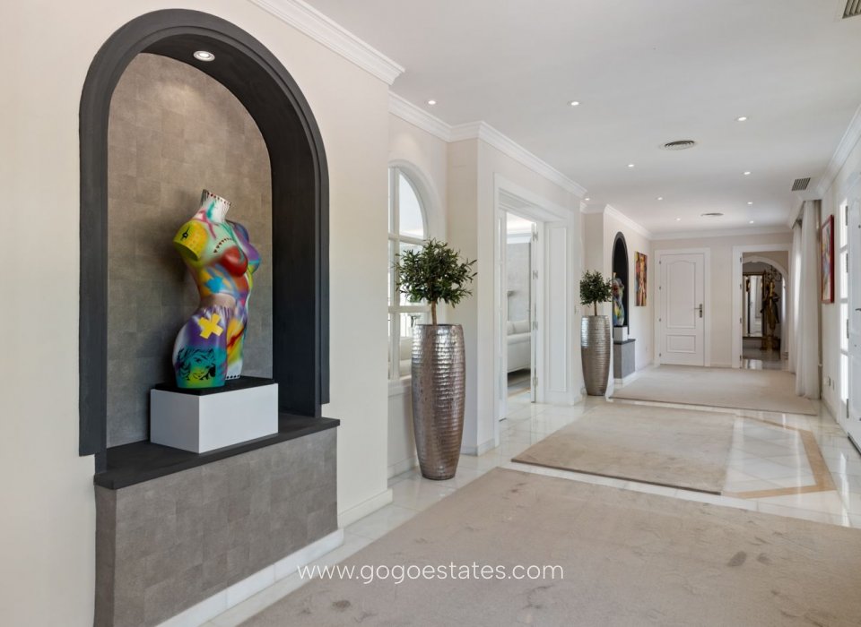 Resale - Villa - Málaga - Marbella