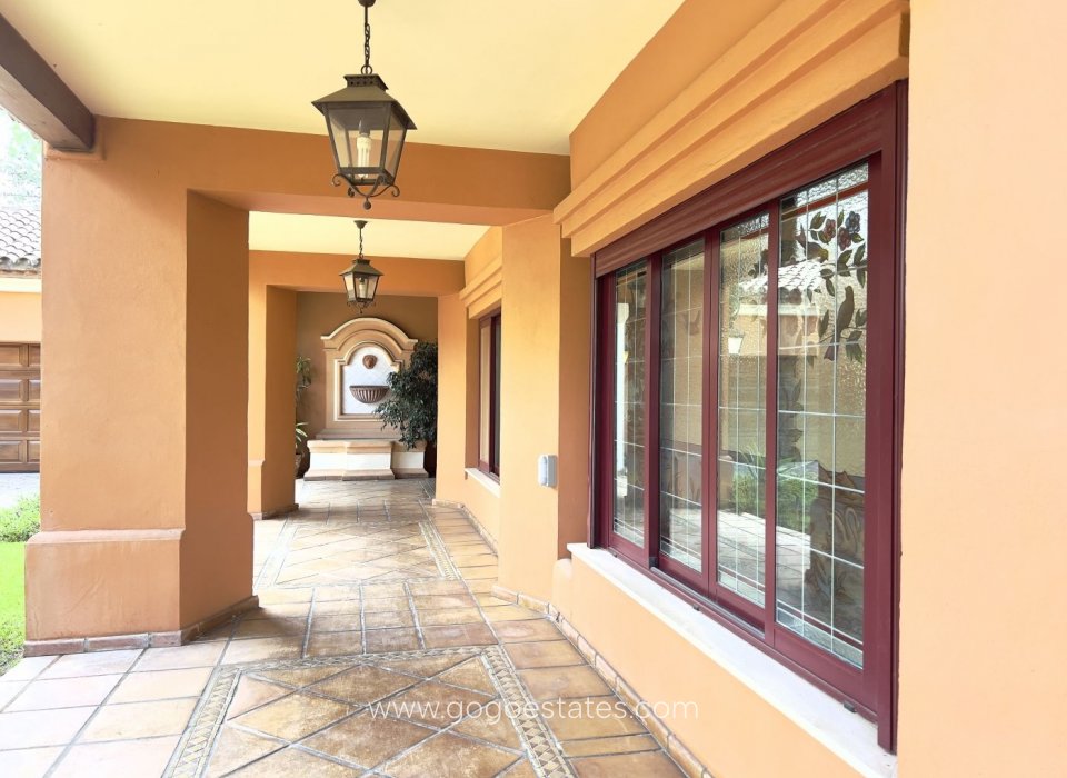 Resale - Villa - Málaga - Marbella