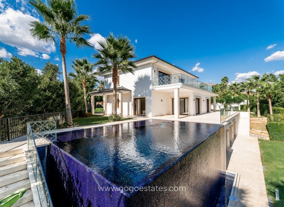 Resale - Villa - Málaga - Nueva Andalucía