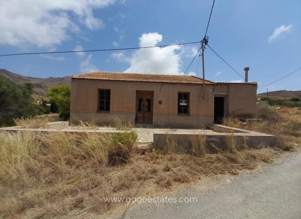 Resale - Villa - Torre - Pacheco - Perín