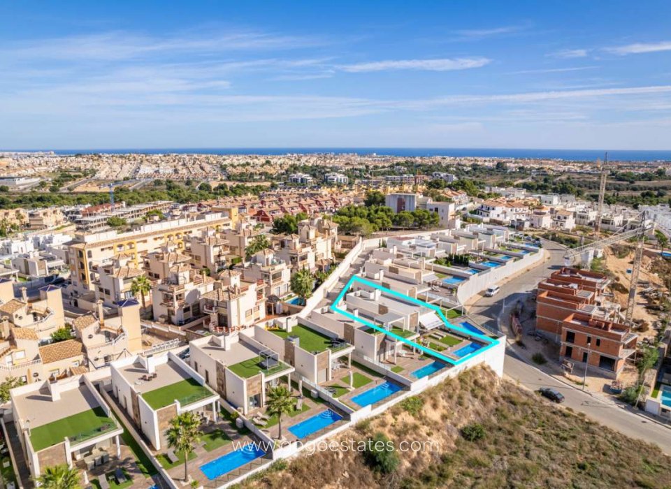 Resale - Villa - VILLAMARTIN - Orihuela